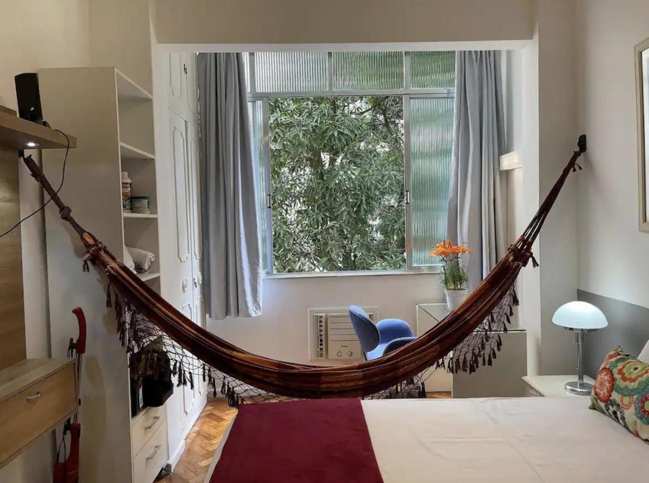 Apartment Tranquilo, Na Quadra Da E Perto De - Besthostrio