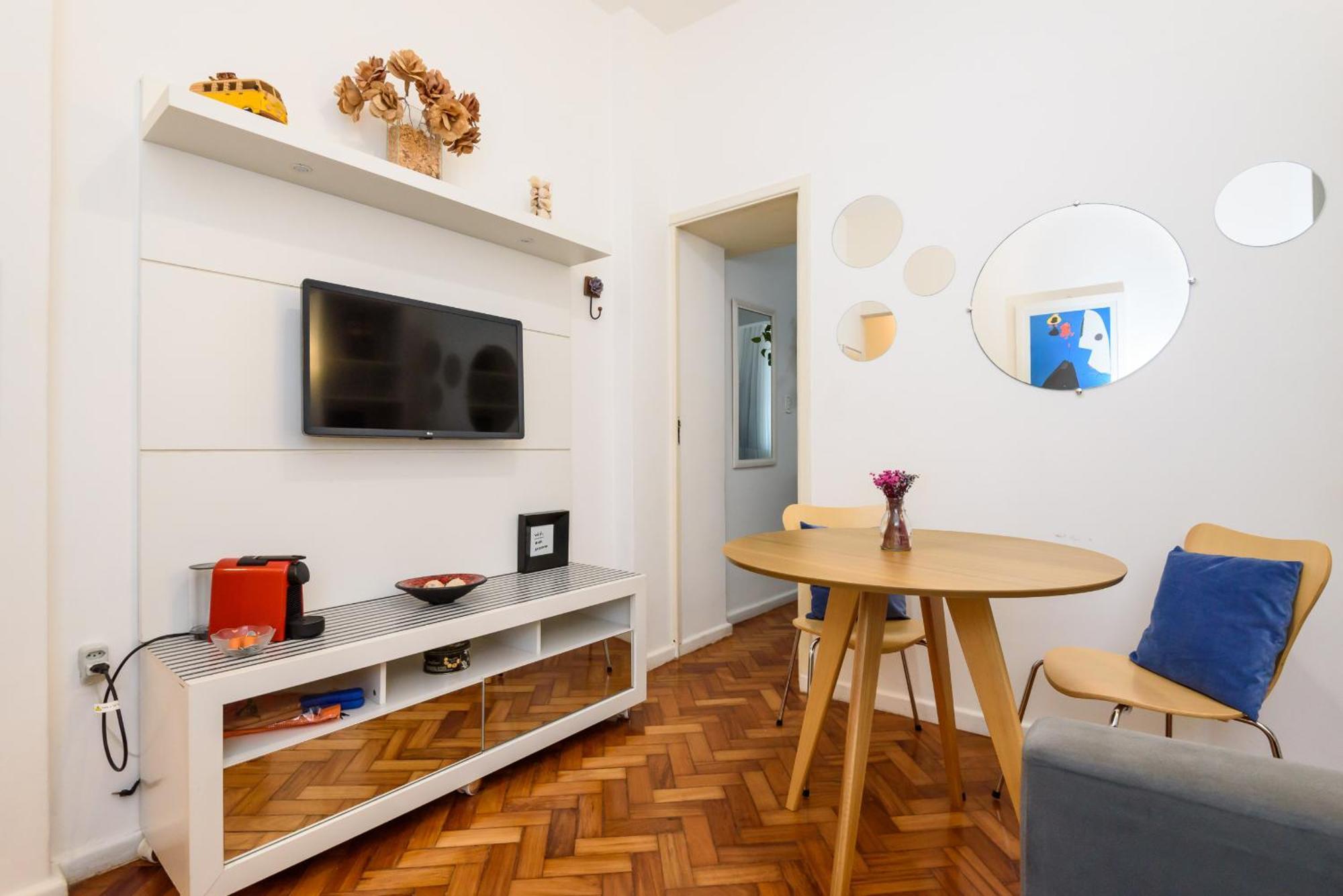 Tranquilo, Na Quadra Da E Perto De - Besthostrio Apartment