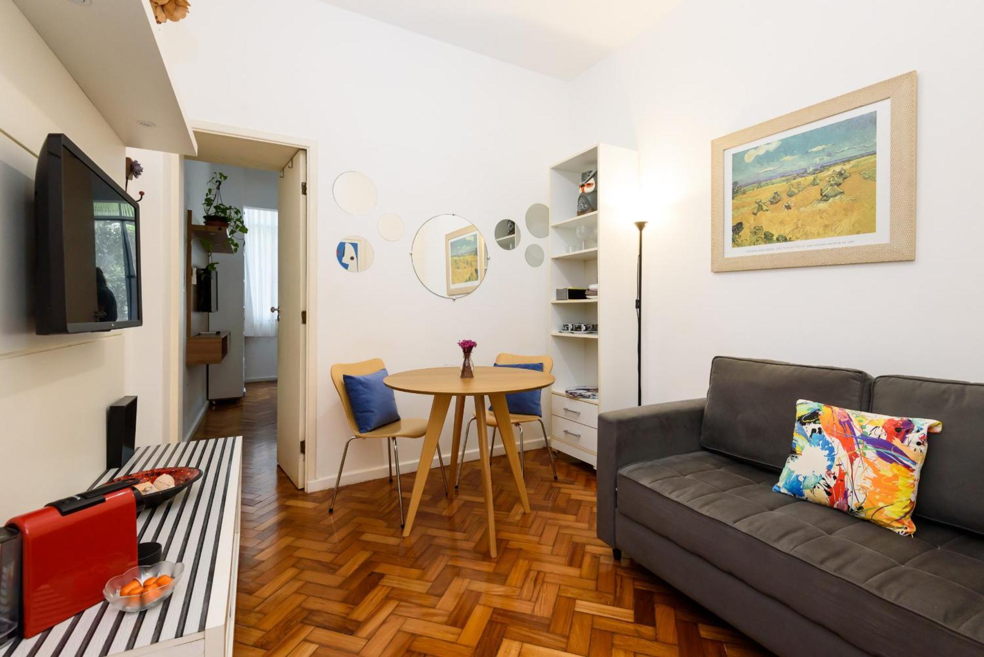 Apartment Tranquilo, Na Quadra Da E Perto De - Besthostrio *